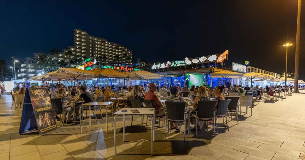 Night life at La Piazza Restaurant